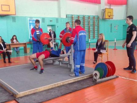 Три тбилисских спортсмена завоевали золото в Первенстве ЮФО по пауэрлифтингу